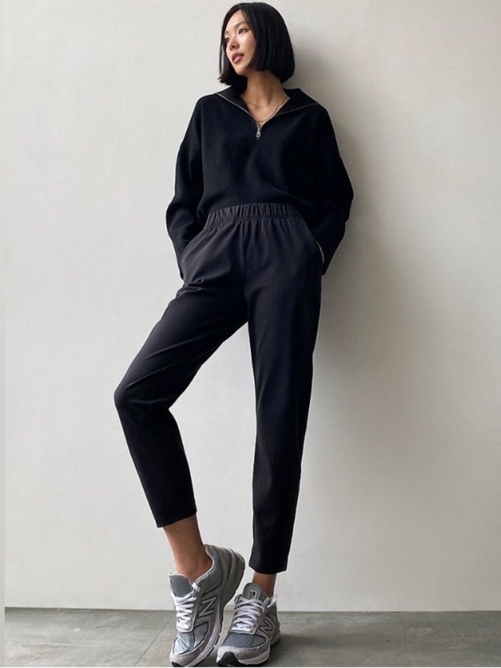 Aritzia The Group by Babaton Weekender Pant in Black size Small - Picture 2 of 9